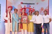 Dr. Steven Althaus (CEO Grenzebach Group, left) and Prasanna Hegde (Managing Director Grenzebach Machinery (India), 2nd from left) with representatives of Grenzebach and OM Engineers.
