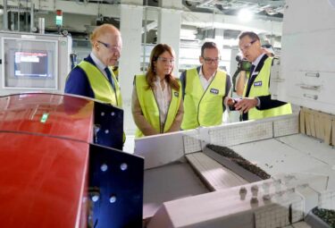 REDWAVE celebrates successful opening of Australia’s largest state-of-the-art glass recycling plant