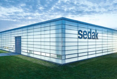 sedak expands production capacity for anisotropyfree glass with new insulating line