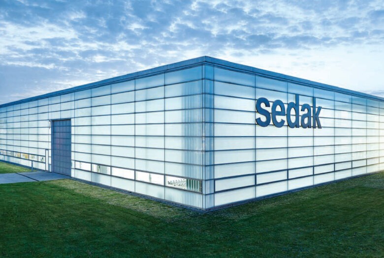 sedak expands production capacity for anisotropyfree glass with new insulating line