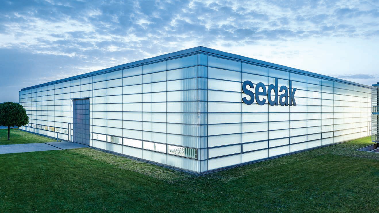 sedak expands production capacity for anisotropyfree glass with new insulating line